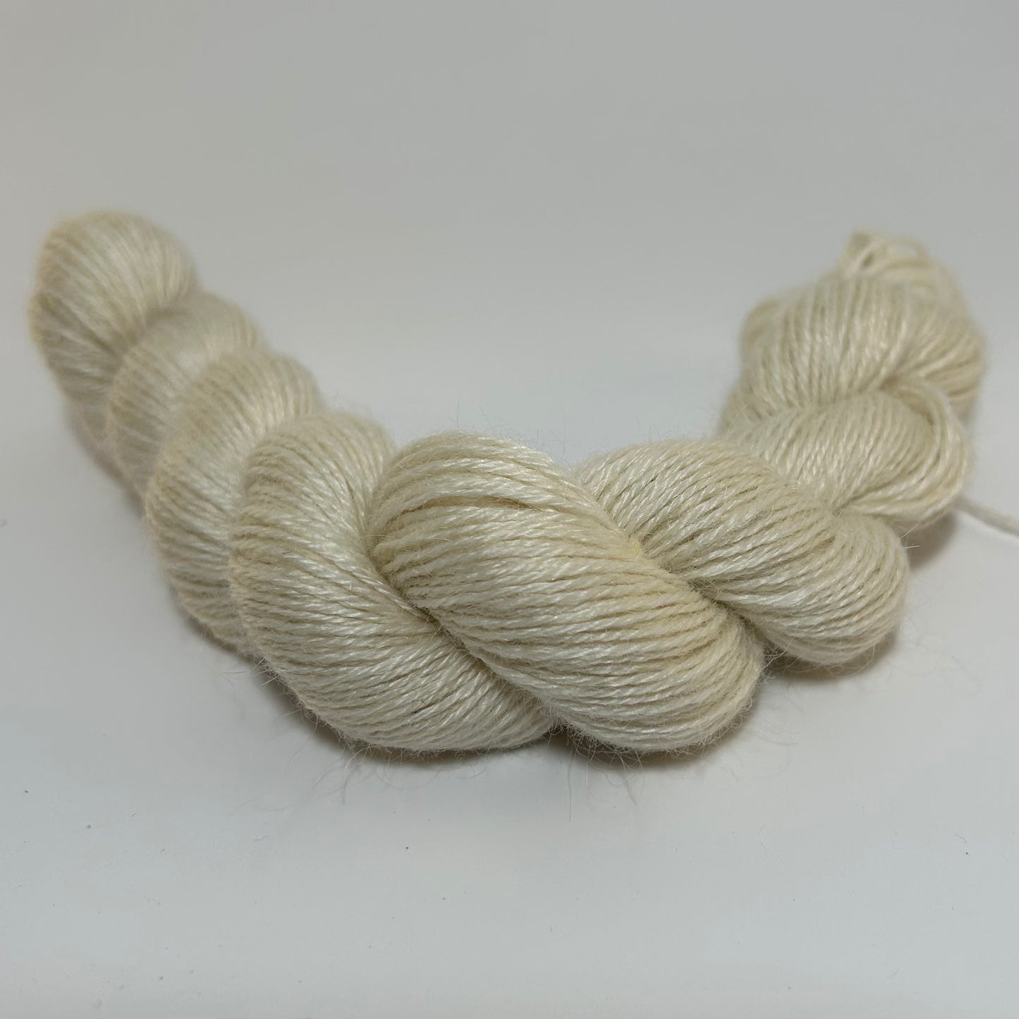 3 draads = 3 ply | "sport" = naalddikte 3 - 4 | 70% kidmohair 30% lamswol | streng | 50g