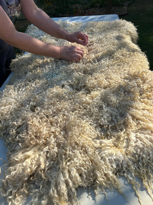 Aanleren van de ambachtelijke techniek van het vachtvilten. Een intense maar tegelijkertijd ontspannende workshop.