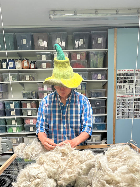 Mohair van onze angorageit, Kelis. Adultmohair die toch zacht aanvoelt.