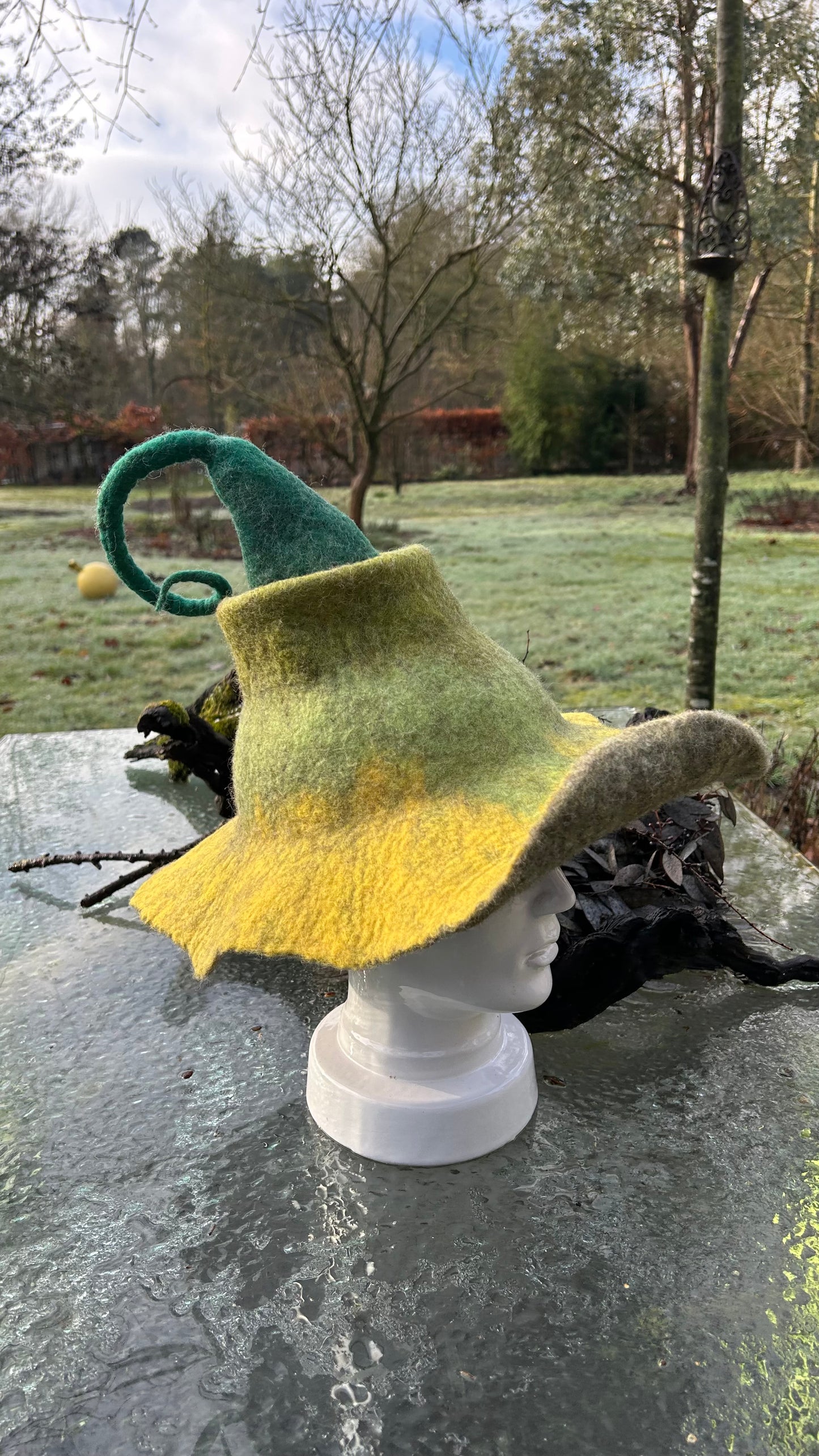 Vilten feesthoed, heksen- of tovenaarshoed, handgemaakt, karnaval, 