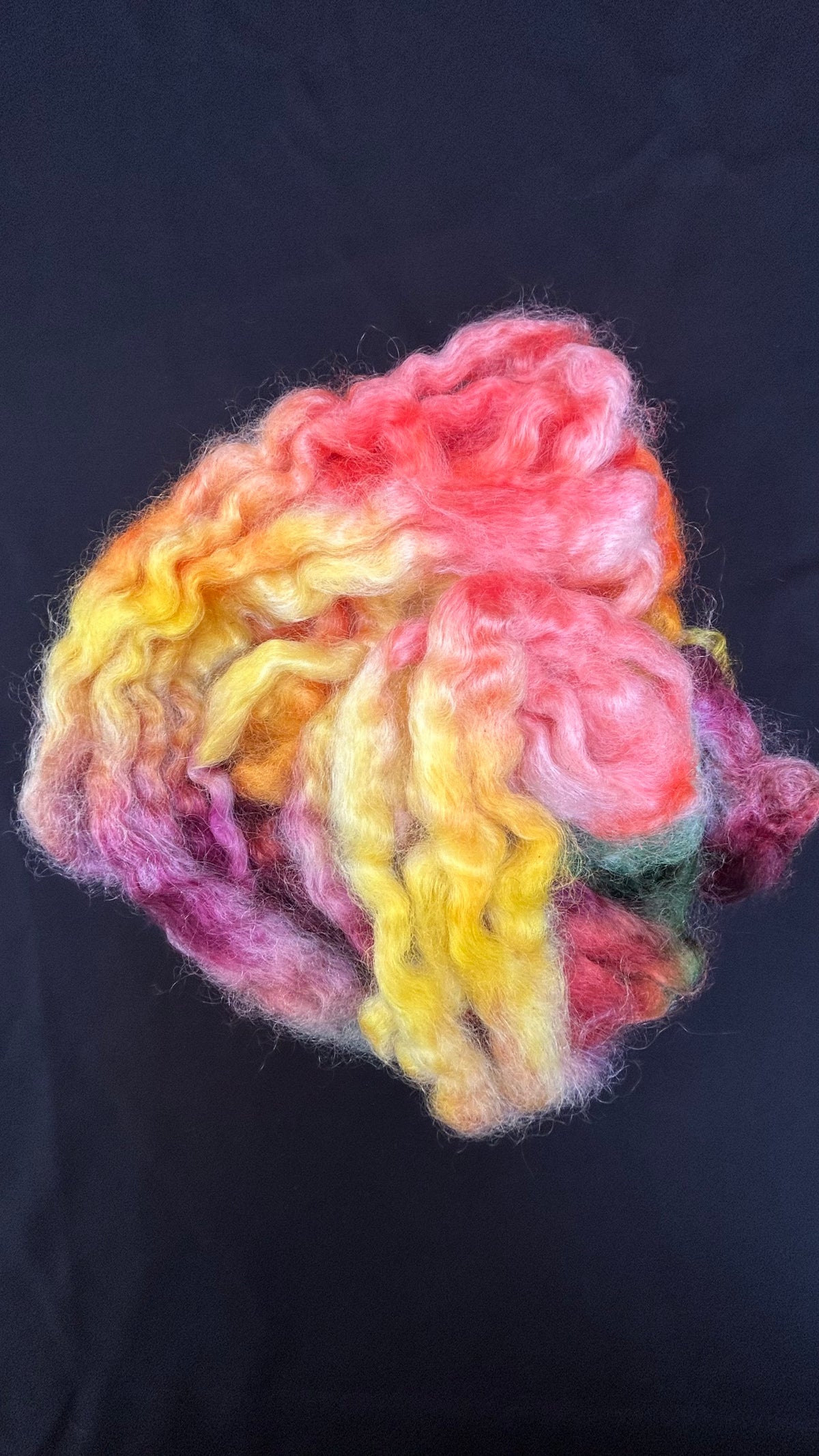 mohair in herfstleuren, klaar om te spinnen, puur of gemengd met wol, of te gebruiken in viltwerk voor meer glans.