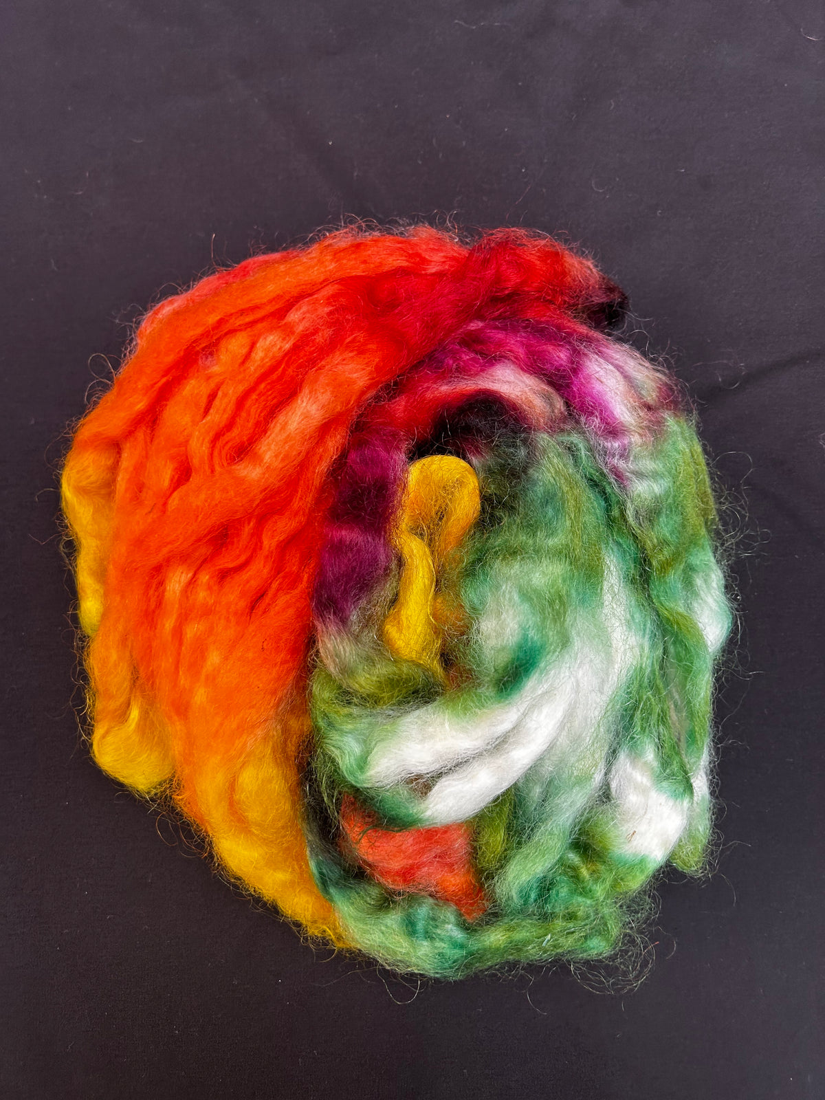 mohair in herfstleuren, klaar om te spinnen, puur of gemengd met wol, of te gebruiken in viltwerk voor meer glans