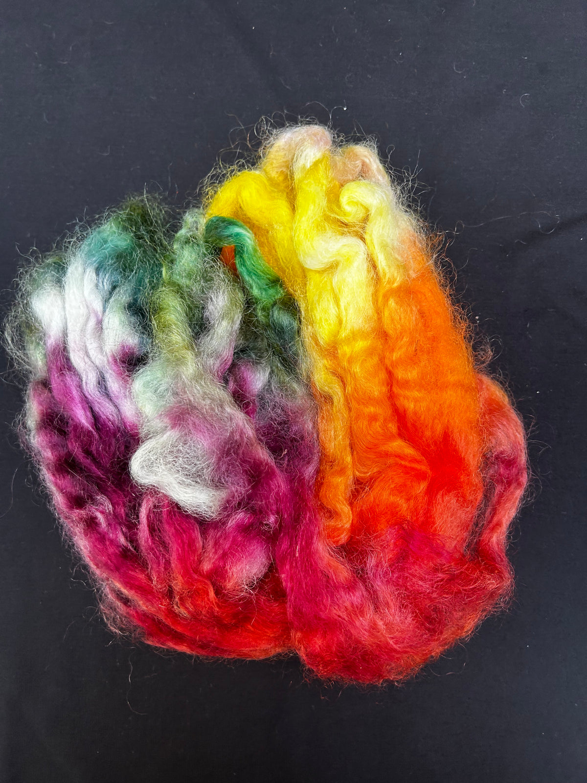 mohair in herfstleuren, klaar om te spinnen, puur of gemengd met wol, of te gebruiken in viltwerk voor meer glans